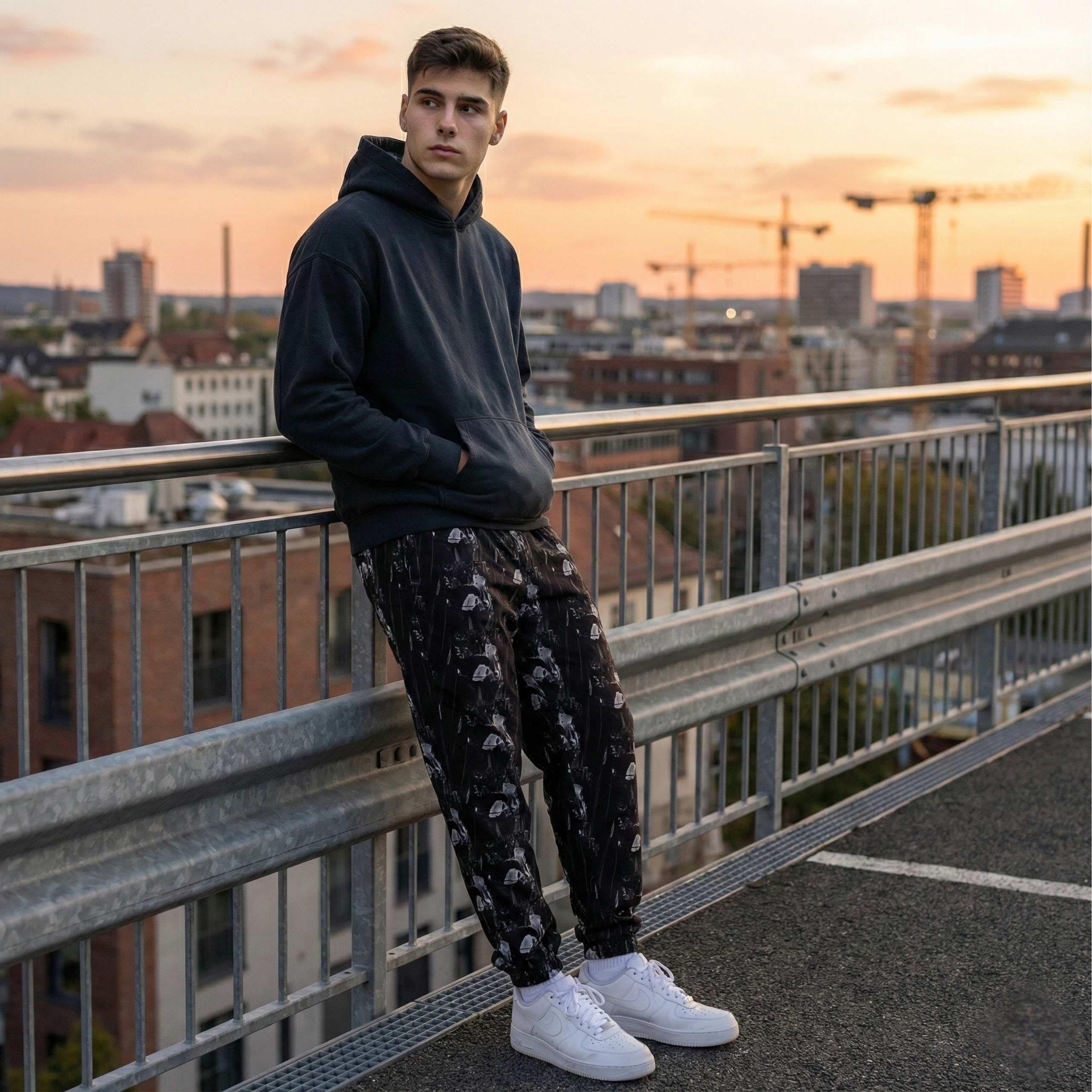 BLACK & WHITE SWEATPANTS